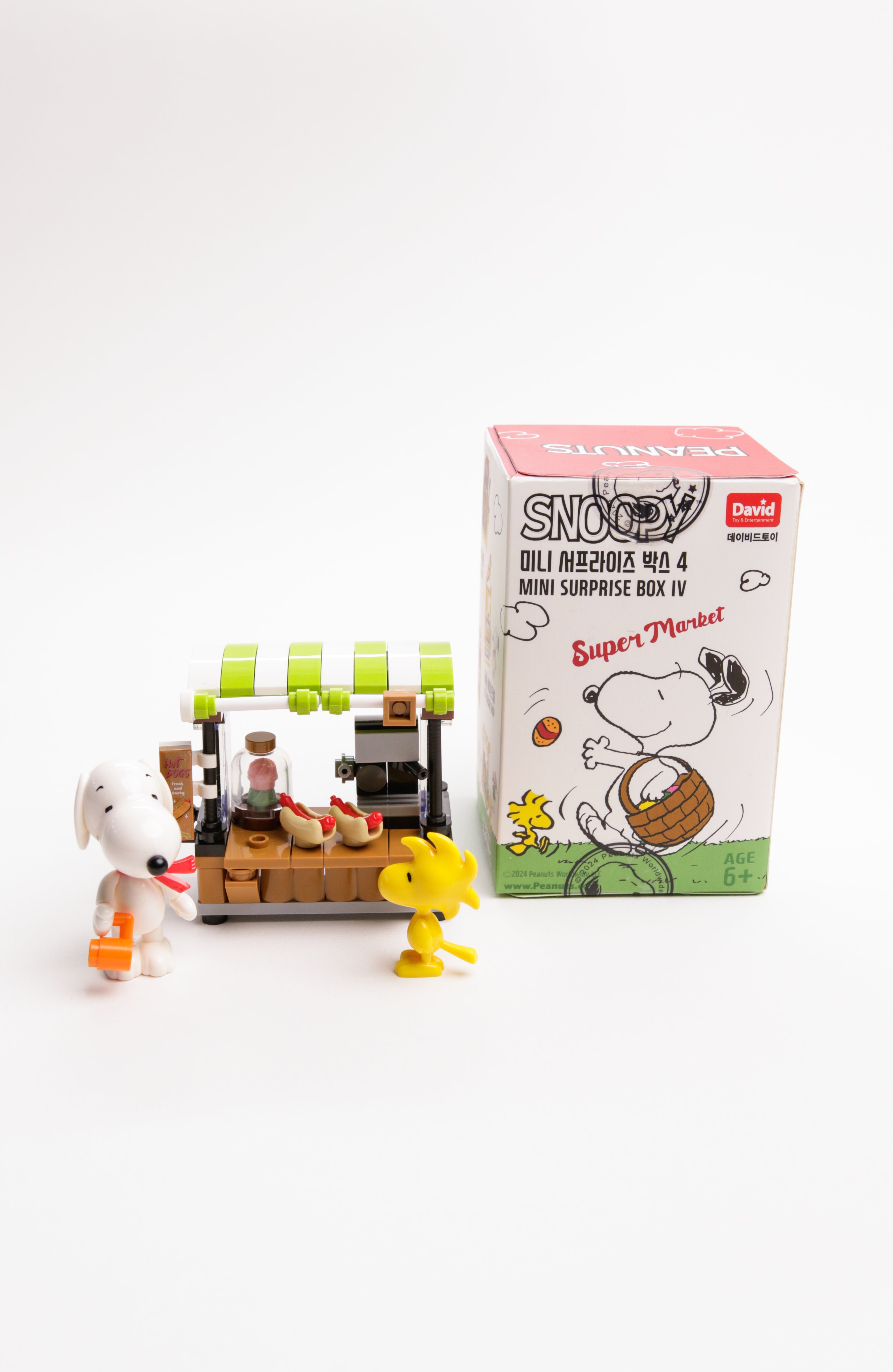 Blind Box Snoopy Market Figurine Building Block Set